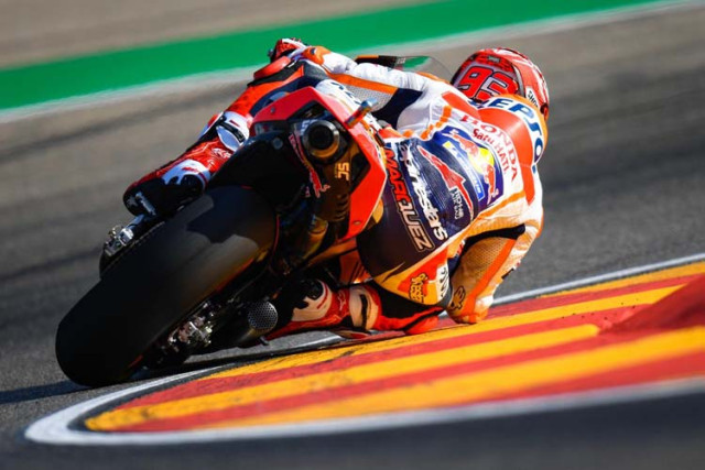 Pese a tener una caída en el FP2, Marc Márquez ha cerrado la primera jornada en MotorLand como el piloto más rápido. - © MotoGP